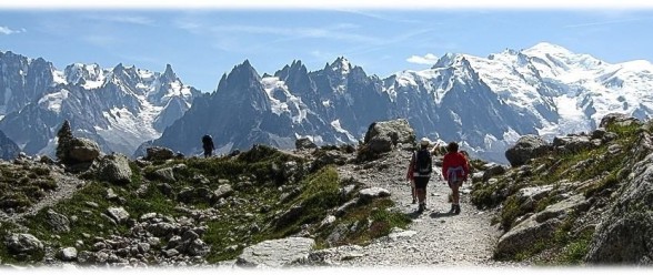 Two ladies walking the Balcon du Sud - Walking Mont Blanc [mini-TMB tour] 2022